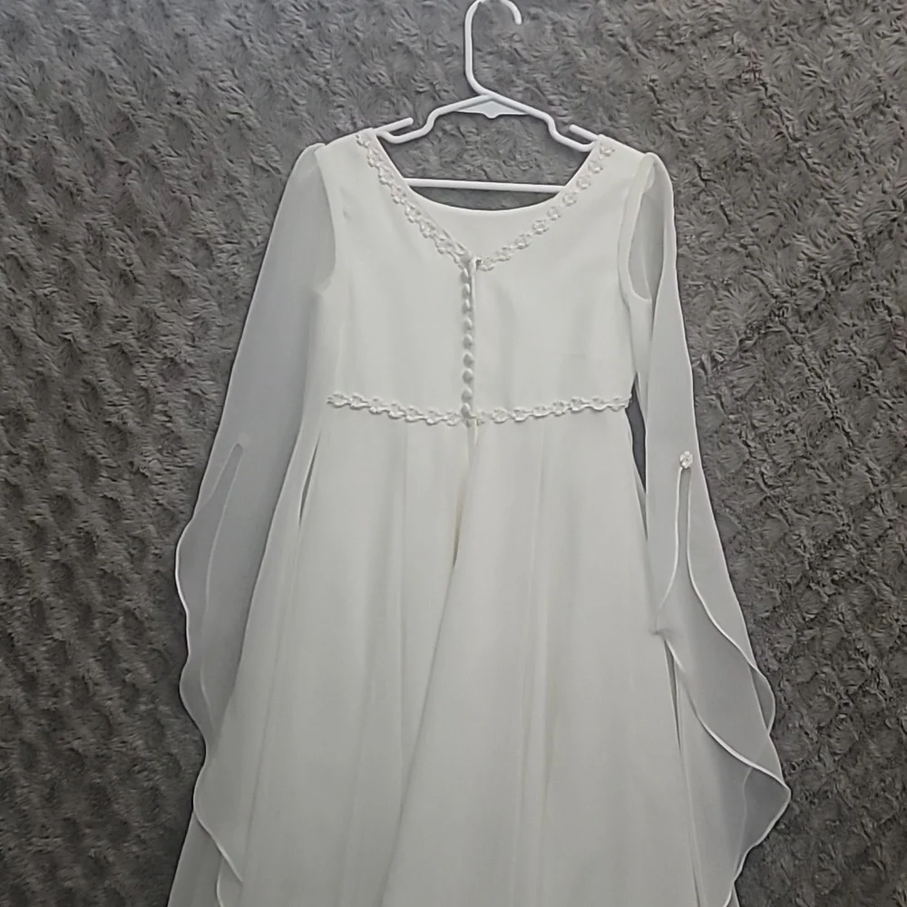 White Flower Girl/ Communion  Dress with Flowing Sleeves Size 6 Elegant Wedding - Picture 12 of 12